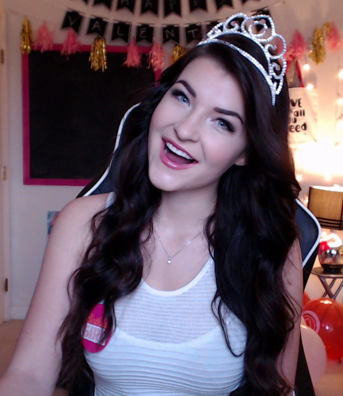 KittyPlays's tweet photo. I am LIVE NOW! :D #HappyBirthdayKItty RT for my b-day EH! http://t.co/zsiKbO4MlD