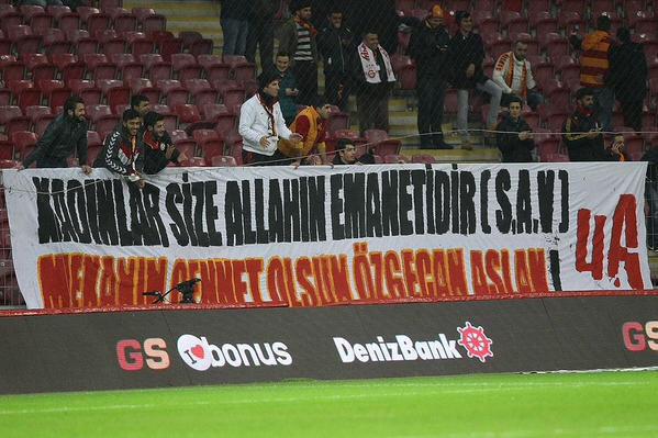 ReelSemih's tweet photo. Helal Olsun GALATASARAY

#sendeanlat 
#OzgecanAslan 
#ultrAslan http://t.co/1zkTEWrPkp
