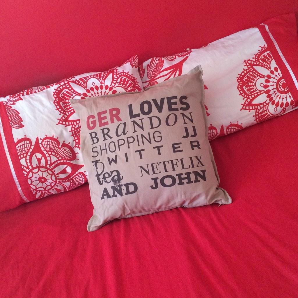 geraldinedevoy's tweet photo. Thank You so much @KeepitUniqueUK my Cushion is Gorgeous! My kids even love it think il need 2! 💕☺️ http://t.co/BBUzIn3OBH