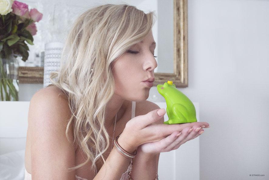 #kissingafrog
Check out the Video of this shoting youtu.be/J80-9wq6NG4
<a href="/STRASSCOM/">STRASS.com</a>