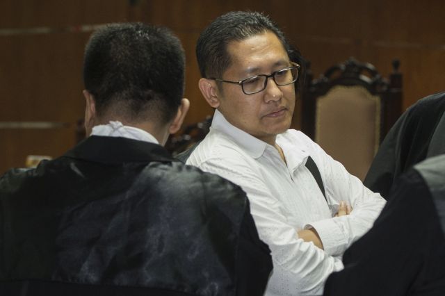 Metro_TV's tweet photo. Mubahalah Sedang Bekerja di KPK http://t.co/FdAa9CZaTM http://t.co/8YiGx3tlab
