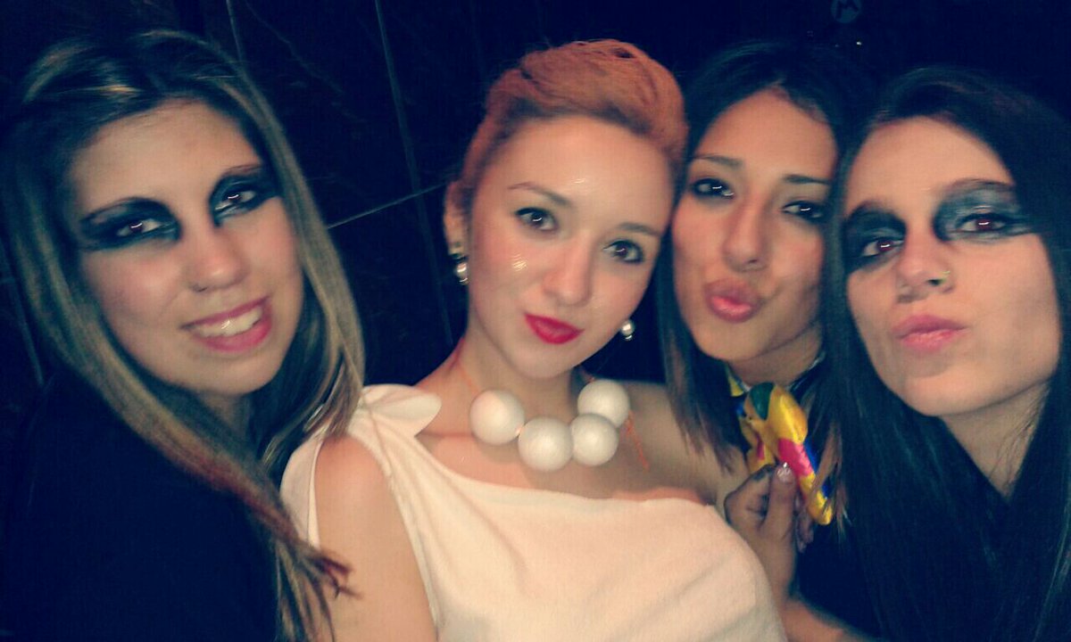 Jaanneet95's tweet photo. Carnaval con mis BONITAS!! @paula46her @LoorenaaMoreno http://t.co/GUkscuUB9V