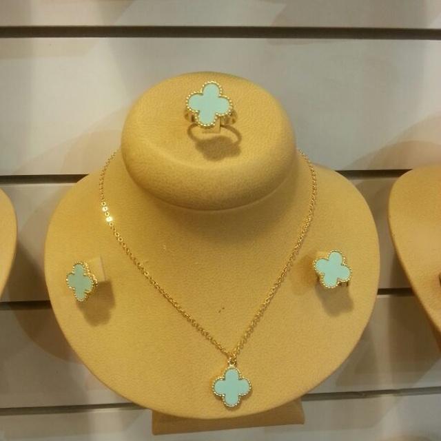 shop1_n's tweet photo. طقم كليف كوري ب ٩٩ ريال / للطلب واتس 0505601838 http://t.co/isKEua4vOF