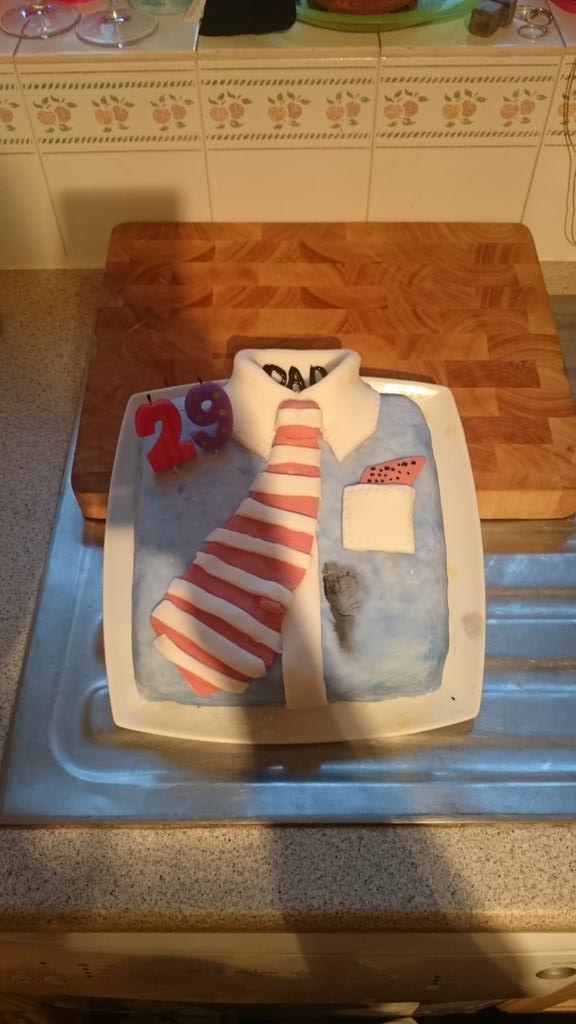 nataliedemmon's tweet photo. Birthday 🎂 I made for the hubby I think I did well #lovethecake http://t.co/ZP9NYio6fr