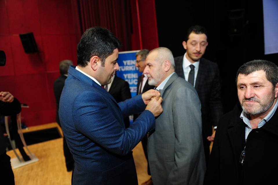 ak_sancaktepe's tweet photo. Danışma Meclisinde Partimize diğer partilerden katılan dava arkadaşlarımıza rozetlerini taktim ettik. @AdilKANDEMR1 http://t.co/xB8vqjzkHk