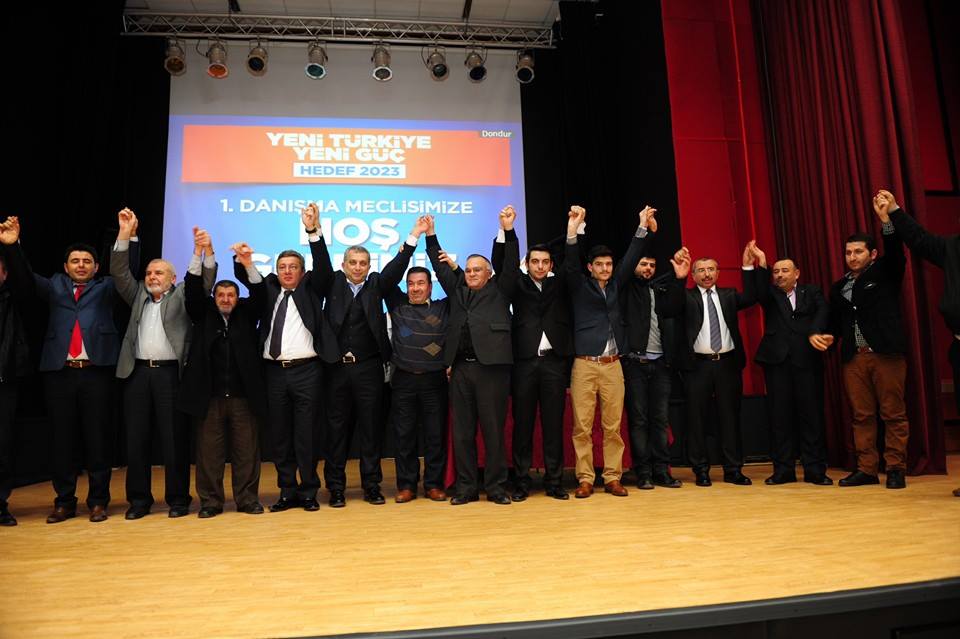 ak_sancaktepe's tweet photo. Danışma Meclisinde Partimize diğer partilerden katılan dava arkadaşlarımıza rozetlerini taktim ettik. @AdilKANDEMR1 http://t.co/xB8vqjzkHk