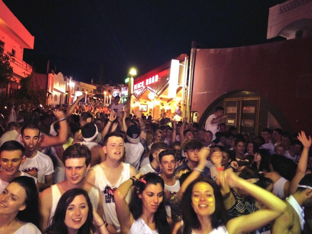 ThisIsMalia_'s tweet photo. Not long till Monday's are the best day of the week again.. #MondayMayhem #MaliasBestBarcrawl #over800 #Malia2015 🍹😏🙌 http://t.co/rEgwvKDD6V