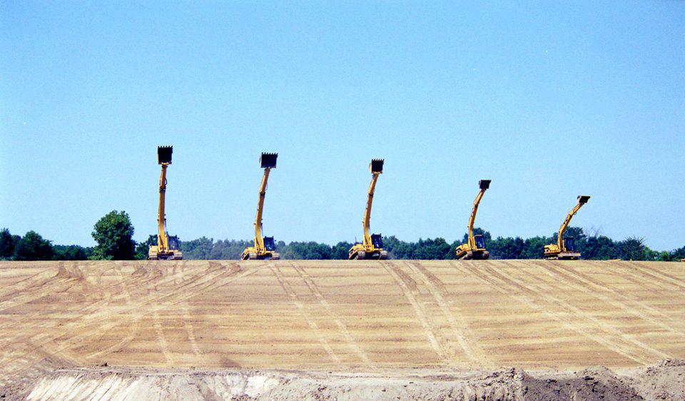 Saludos a todos los #Earthmovers en el inicio de una semana más de trabajo duro #RompeLoEstablecido