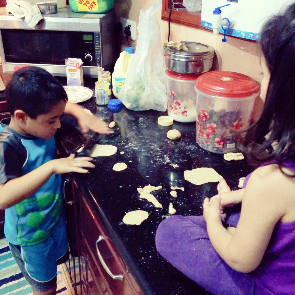 vandanism's tweet image. "@imsabbah: Start kids in the kitchen early. Boys AND girls. #futurebased http://t.co/DSu8wXN35f" Agree.
