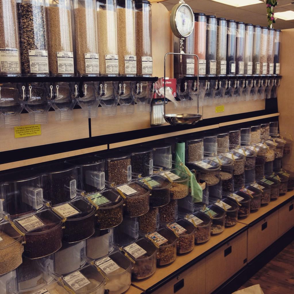 AlisonWandrlnd3's tweet image. Bulk tutorial is now up at ecobitbybit.com! #garbagestinks #zerowaste #bulkisbeautiful #trashisfortossers