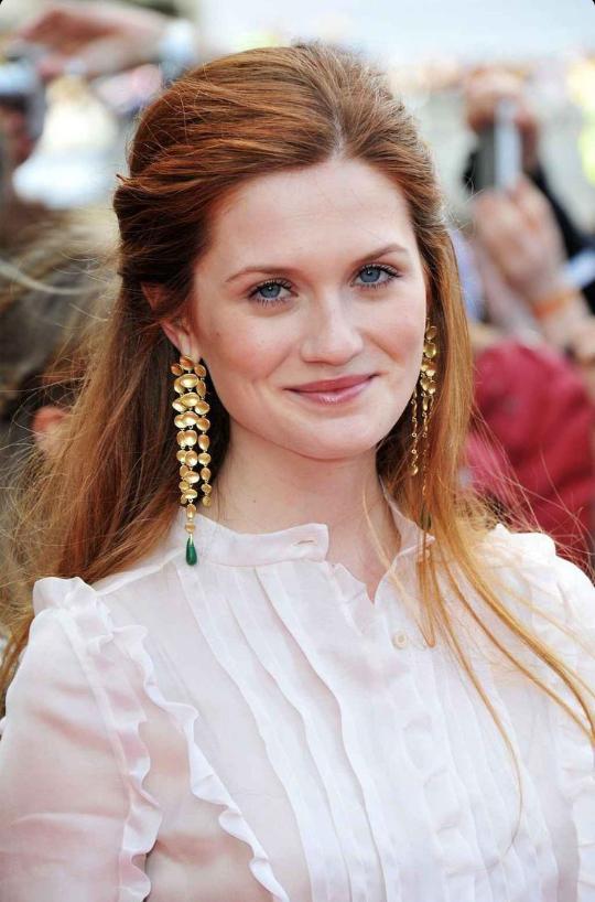 Happy Birthday to the beautiful Bonnie Wright! 