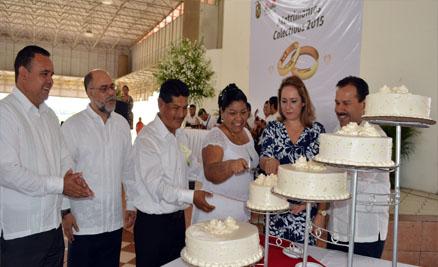 Contraen matrimonio 68 parejas en Tecomán  | goo.gl/gmw052