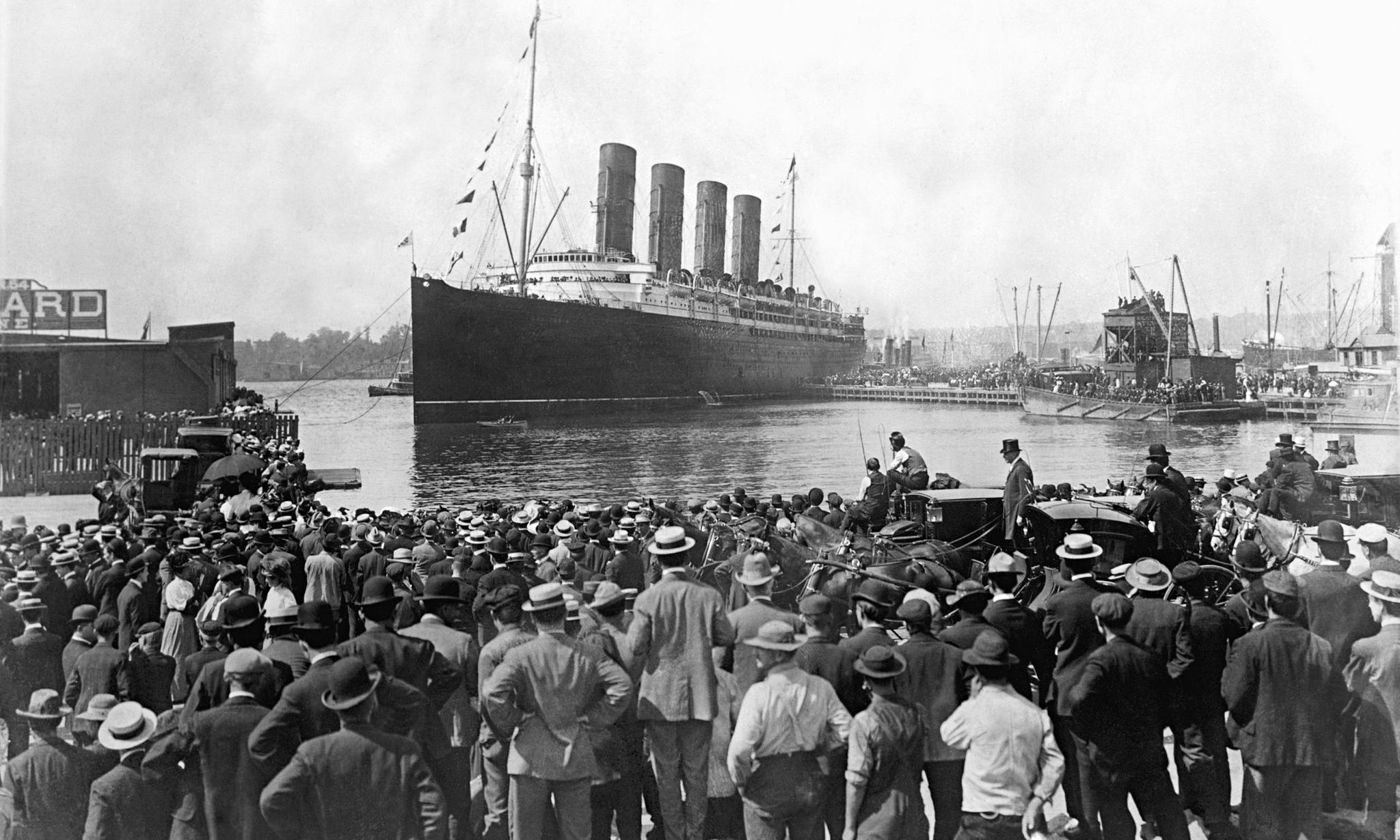 Picture of RMS Lusitania in 1907 