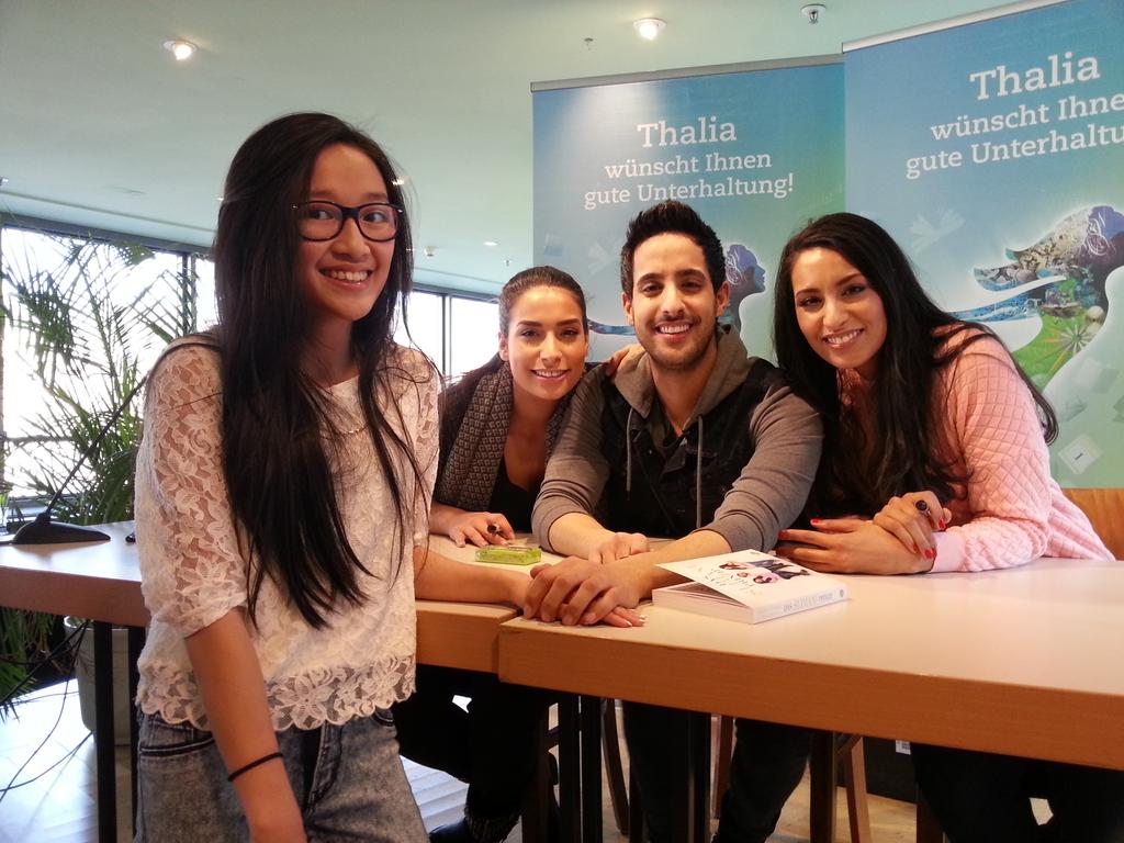 lifeinstyle_o's tweet image. Ihr seid so toll♥Die 3 Stunden warten haben sich sowas von gelohnt @SamiSlimani @DouniaSlimani @LamiyaSlimani