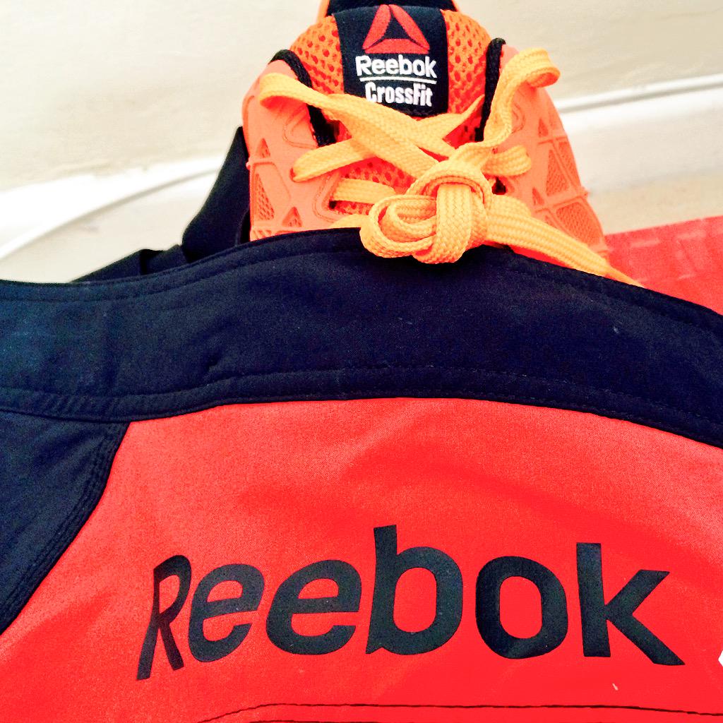 DonMadgeMMA's tweet image. So happy and proud to have @reeboksa in my corner!! Just received some goodies 😬 #TeamMadge  @Reebok @harrington84