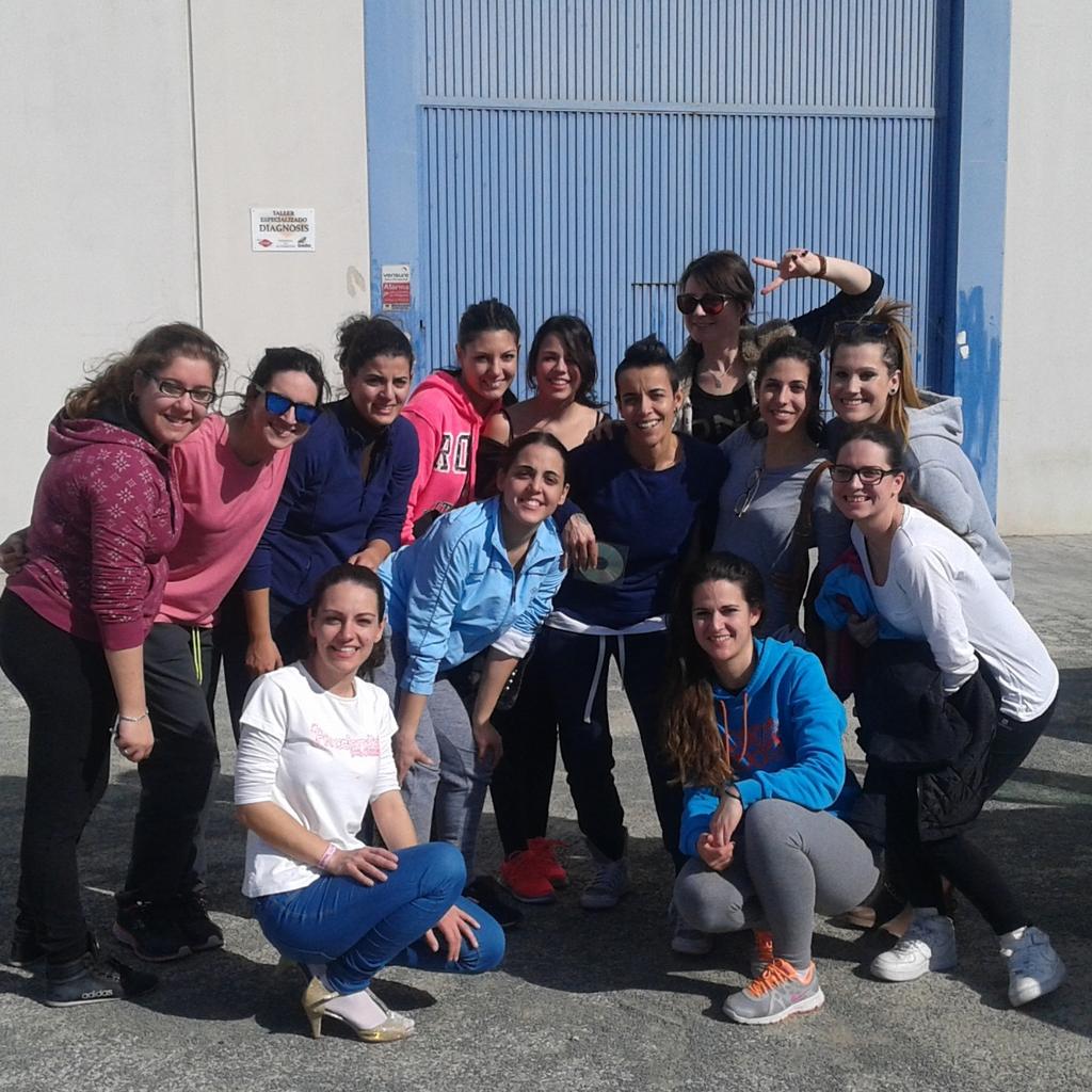 Chicasdelbollo's tweet photo. Últimos ensayos...YA NO QUEDA NADA CHICAS!!! http://t.co/lJo8Ms5yHt