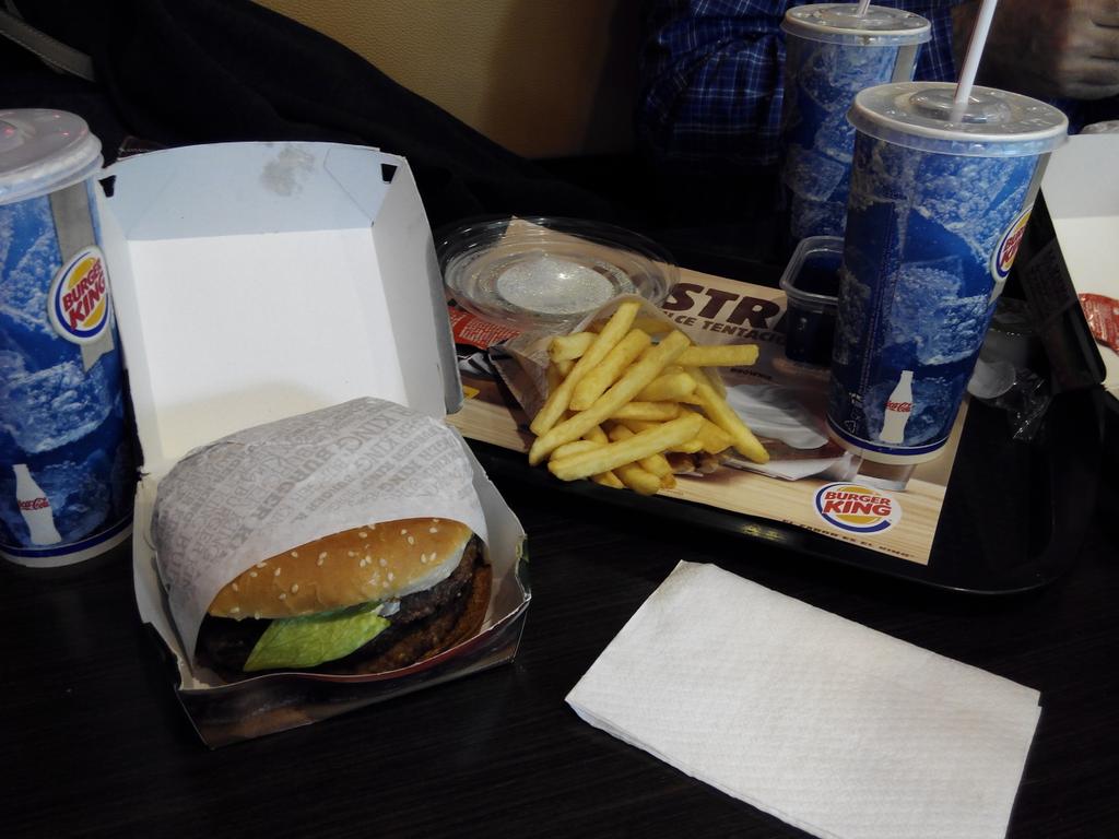 Fran_Cuder's tweet photo. Dieta equilibrada donde las haya. http://t.co/NMElWfml8G