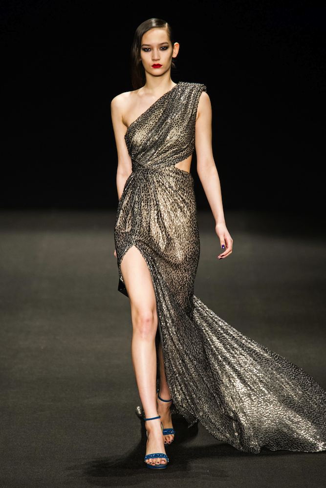 FashionweekNYC's tweet photo. Beautiful Dresses from the @M_Lhuillier Monique Lhuillier Fall 2015 Collection #NYFW http://t.co/f7bdjoT957