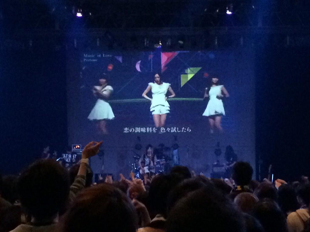 re_fo6's tweet photo. TLが #あ〜ちゃん まみれ
可愛すぎて癒される!
あ〜ちゃん お誕生日おめでとうございます!!*\(^o^)/* #Perfume #gt2014の時に流れた紅白でのPerfume #gt2014 http://t.co/3UQZocuKG3