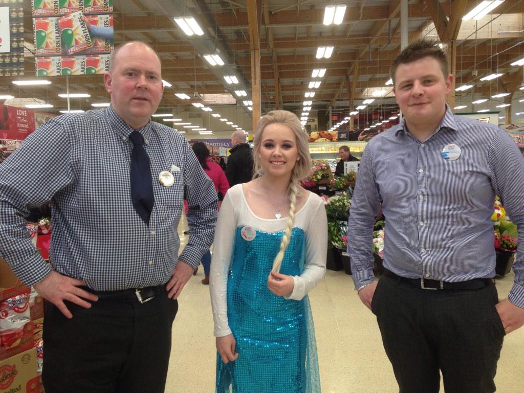 Or very own Princess Elsa has come to say Hello  ❤️💜<a href="/AlWarwick5/">Alistair Warwick</a> <a href="/JonnyBigPants37/">Jonathan Jones</a> <a href="/LeighTesco/">Tesco Leigh</a> <a href="/LeighTesco/">Tesco Leigh</a> #l❤️veleigh