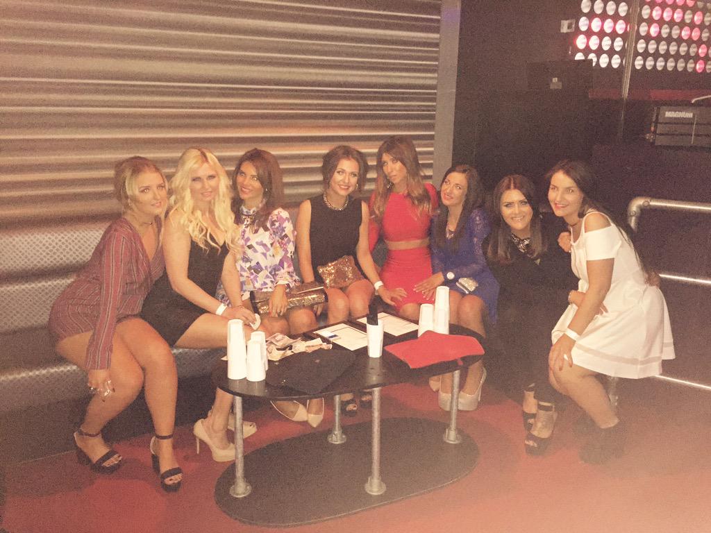 ginalitx's tweet photo. Last night @jodbrad @charzi_king @NorrisKel @kfreeborn92 @KateBubbleButt @staci_x_ @Paige__x 👭💓 http://t.co/BAWd2CRmiW