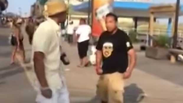 Trendolizer's tweet photo. Video: Drunk Thug Attacks the #WrongStreet Vendor! #streetvendor #theAtlanticCityBoardwalk http://t.co/8u83jw7yjE http://t.co/0tQA1JMyVm