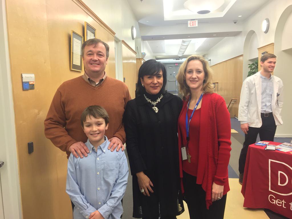 GWHCC's tweet photo. Presidenta Angela, con Allison Kokkoros de @CR_School y el señor Kevin Lucia M.H.P #enrollDC @DCHealthLink http://t.co/J3qqTWe90O