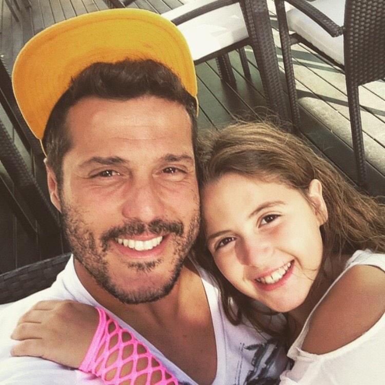 ojuliocesar_12's tweet photo. Pupi vc é minha namorada, né? Então vai uma mensagem para vc! Te amo de montão!Bjs! #minhaamiguinha #razaodomeuviver http://t.co/PeQ1cvHUSm