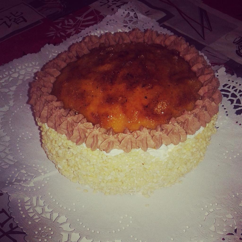 ReposteriaEva's tweet photo. Tarta Massini para el cumpleaños de mi abuela y el santo de mi madre http://t.co/UftUb772BR
