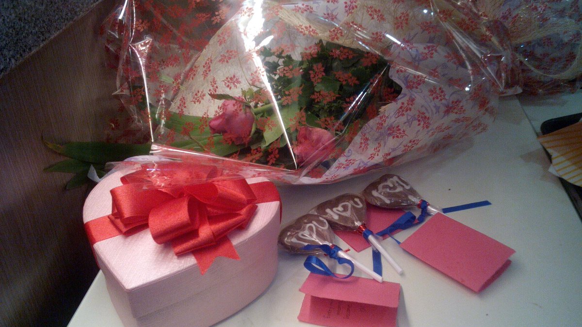 Itsmecamsbee's tweet photo. HAPPY VALENTINE'S DAY. I love you baby. 🌹❤👫😍 @chantdgreat @RealCeeCams http://t.co/KU4Uw0Bb7D