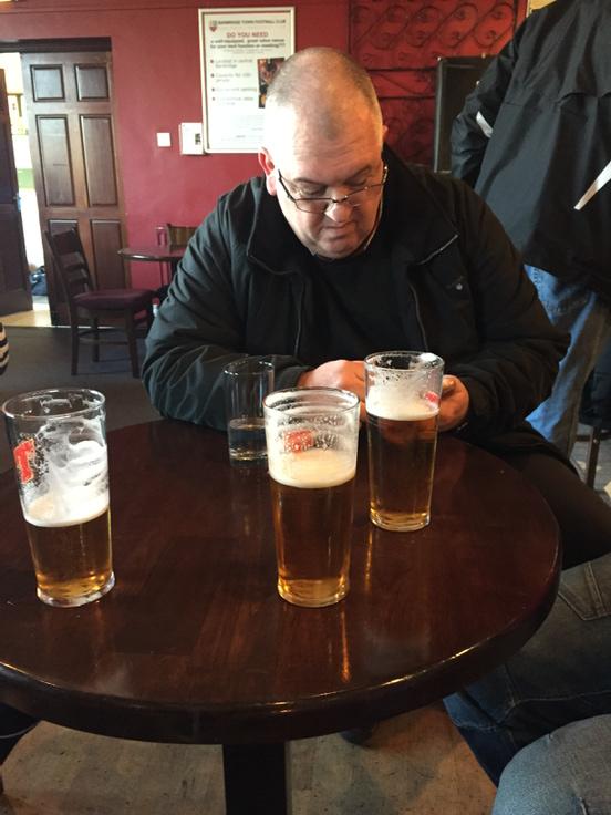 dickyclarke's tweet photo. The Gaffer on the smartphone #whizkid #Dergview http://t.co/ShocopHcC2