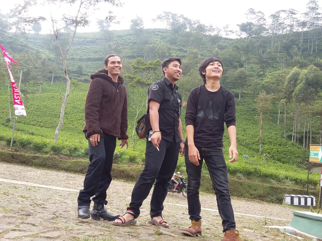 alammtjj's tweet photo. Alhmdllh selsai syut dgn labcar.. http://t.co/eaZQxEy1ng