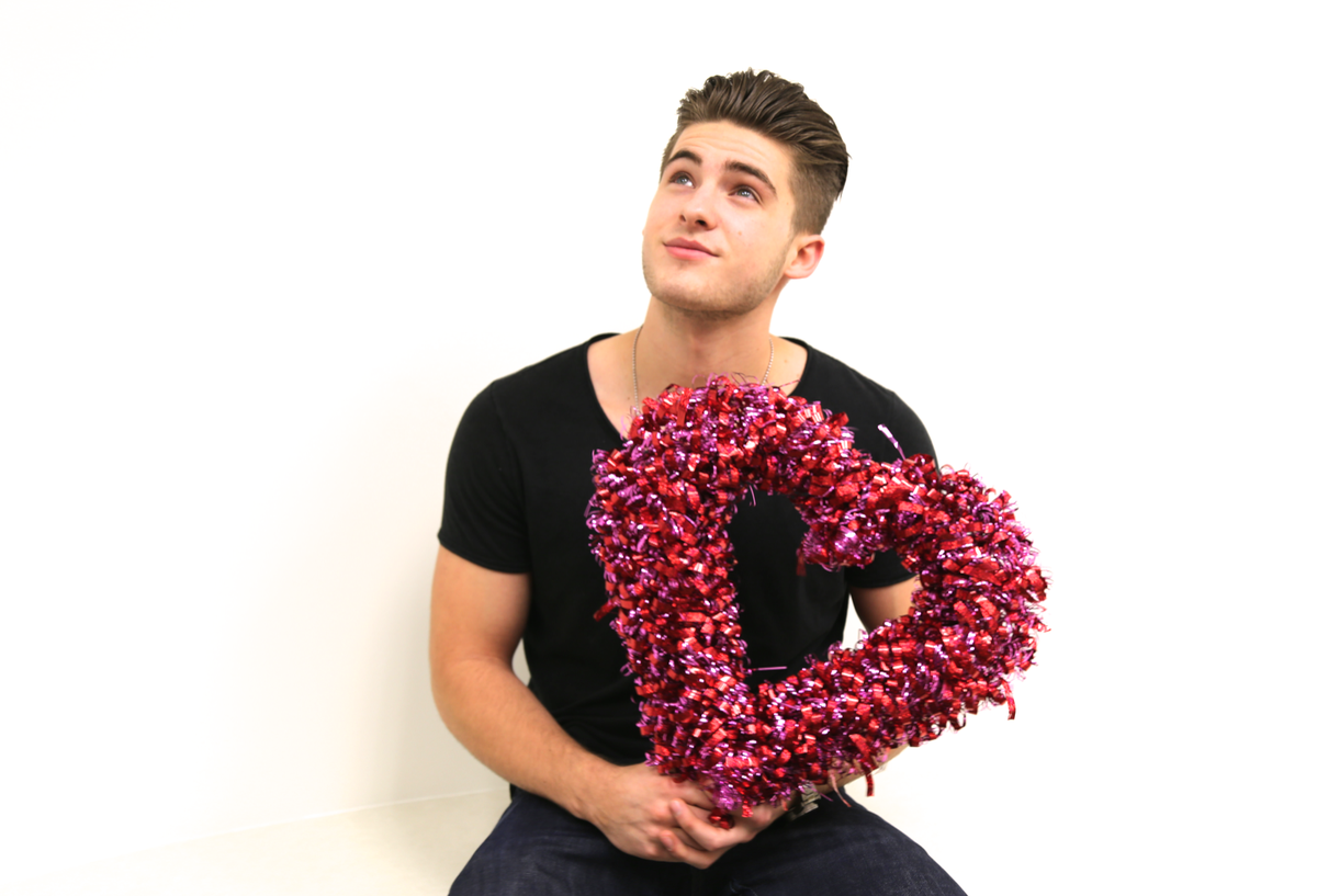 PLLonMax's tweet image. Happy Valentine's Day from @ReallyCody! #PLL