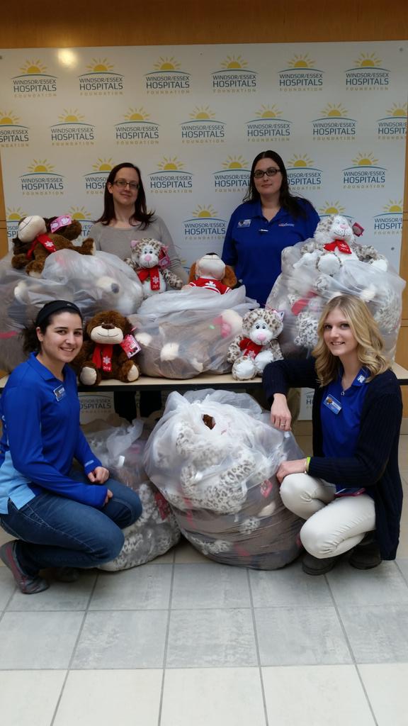 ShepleyTheresa's tweet photo. Donations to the children at Windsor Regional Hospital yesterday.  @ThatJenKelly @PetSmart923 http://t.co/g4XJLG6v2a