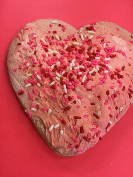 DunfordBakers's tweet photo. Dunford bakers Valentine #donuts #cookies #dunfordchocolatedonut #utahsown http://t.co/w6HyMX3f7J