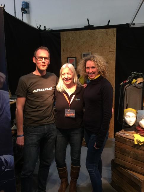 FINDRAclothing's tweet image. @COLOURELEMENTS @MandyBaileyGard look who we met in London the lovely Issie from @trekkingapps @shandcycles t