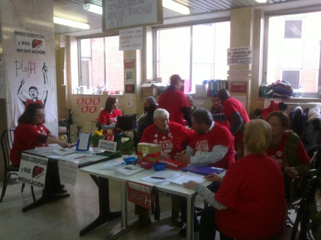protestaplasen's tweet photo. Esta tarde con los Compas afectados hepatitis  12 d Octubre@CampaDignidadMe @CampaDignidadBa @OgroManuel  @Jack_NY_LV http://t.co/eGHHzjyxQJ