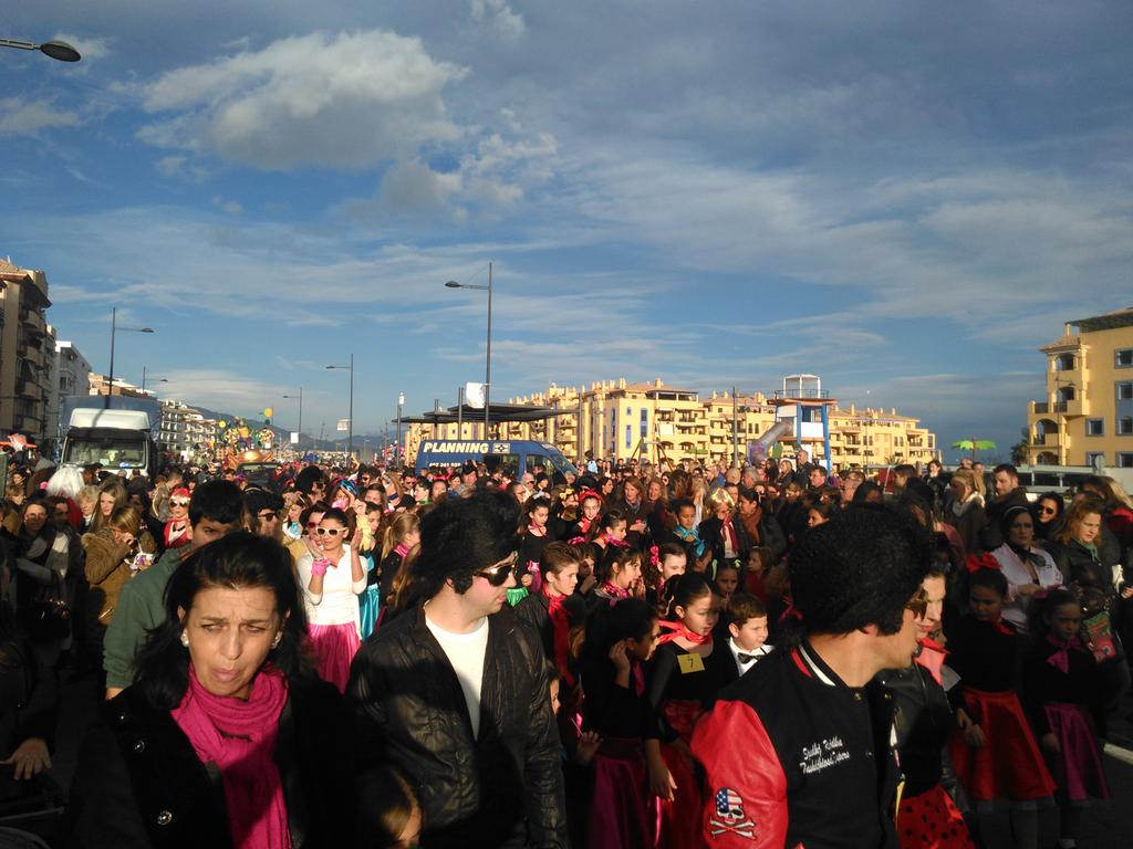 marbelladirecto's tweet photo. Arranca el #DesfiledelHumor en #SanPedro @Boulevard_SP #Carnavales2015 #fiestas @Diegolopezma http://t.co/MEaG9r1Twi