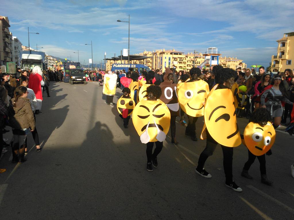 marbelladirecto's tweet photo. Arranca el #DesfiledelHumor en #SanPedro @Boulevard_SP #Carnavales2015 #fiestas @Diegolopezma http://t.co/MEaG9r1Twi