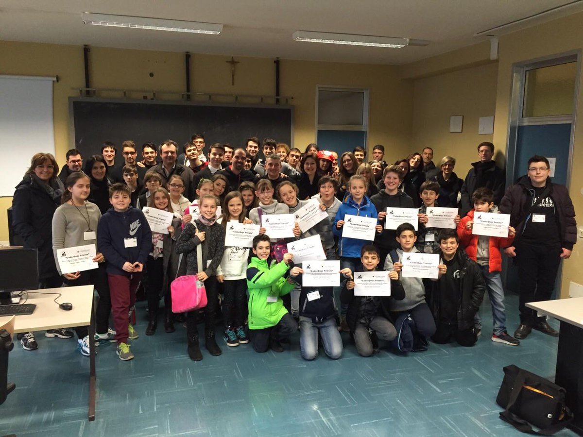 silvia_moras's tweet image. #coderdojoFvg #trieste = bambini + genitori+maestri felici Top formula! @orianacok @DiegoPangher @AlessandroPretz
