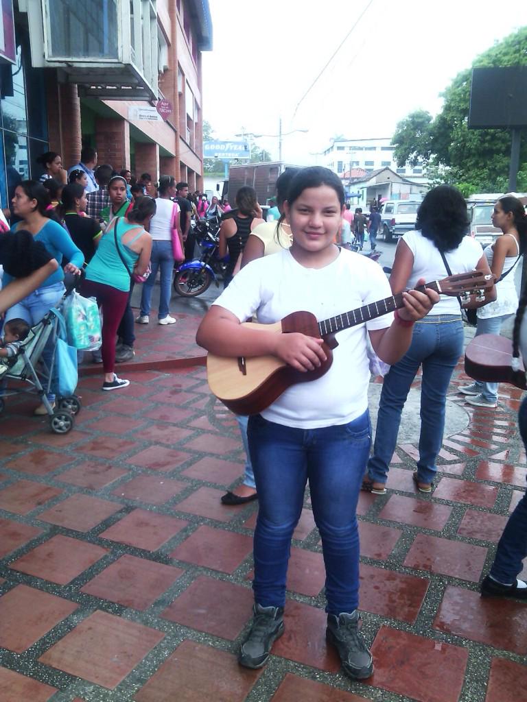 orqtinaquillo's tweet photo. Vamos todos celebrando #ElSistemaCumple40 #TocarCantarYLuchar http://t.co/2o2M8qw9sc