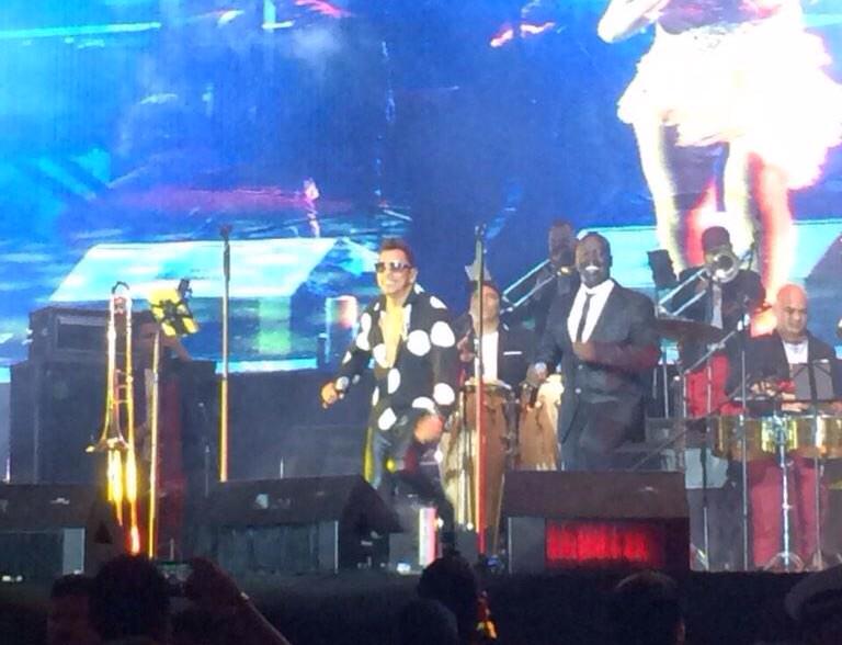 Con gran éxito se presentó <a href="/albertobarrosof/">Alberto Barros</a> en la Macroplaza del Malecón de Veracruz... #CarnavalVeracruz