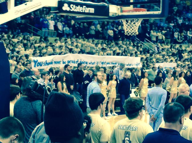 WillGravesAP's tweet photo. Very classyove by @OaklandZoo honoring Dean Smith http://t.co/P6V8E3V1su