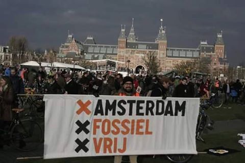 danielisler1's tweet photo. The end of an amazing action #divest #Amsterdam @frescolicense @FossielvrijNL http://t.co/wQb4nfFapX