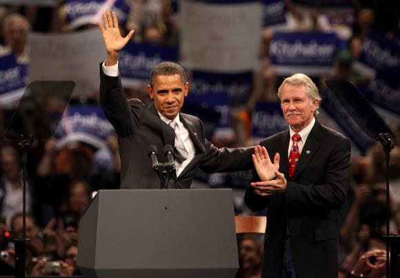 Suspenders9's tweet photo. Obama and Kitzhaber. Two criminals of our country, two disgraces of this World. http://t.co/TIBVsI4nxv