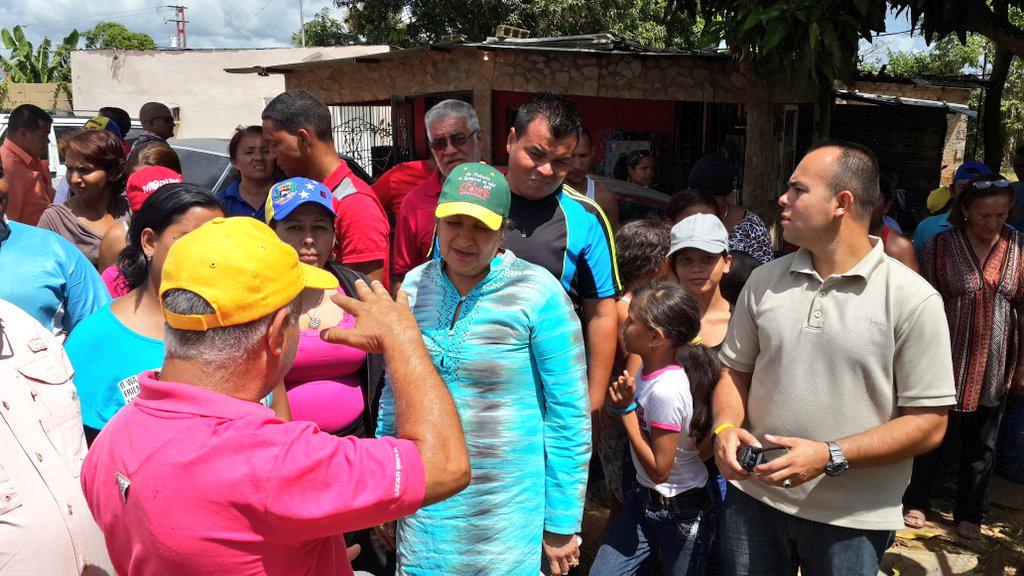 yelitzePSUV_'s tweet photo. Inspeccionamos trabajos de rehabilitación en los pozos del sector Paramaconi Parroquia Los Godos #Monagas #Maturin http://t.co/2GK0JexHYL