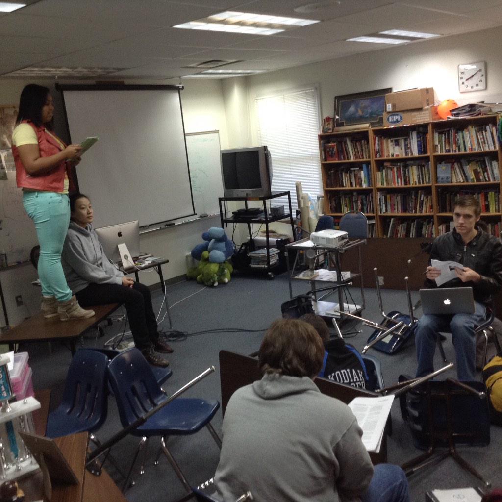 dahveedbenson's tweet image. #iloveCSS students prepare and give speeches while posting and responding to tweets on big screen #iran revolution