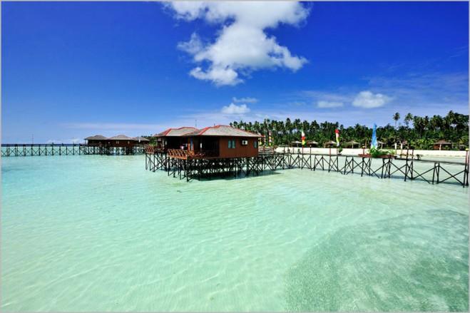vixuuta's tweet image. If you come to indonesia, dont only focus on Bali. In east borneo there's heaven paradise called Derawan Islands :)