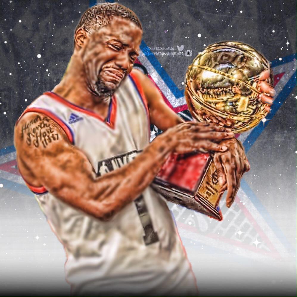 SportsDynasty_'s tweet photo. Kevin Hart celebrating his 4th MVP trophy.  Hart had 15 point in 29 minutes in the Celebrity All-Star game. http://t.co/NcVC4SduYd