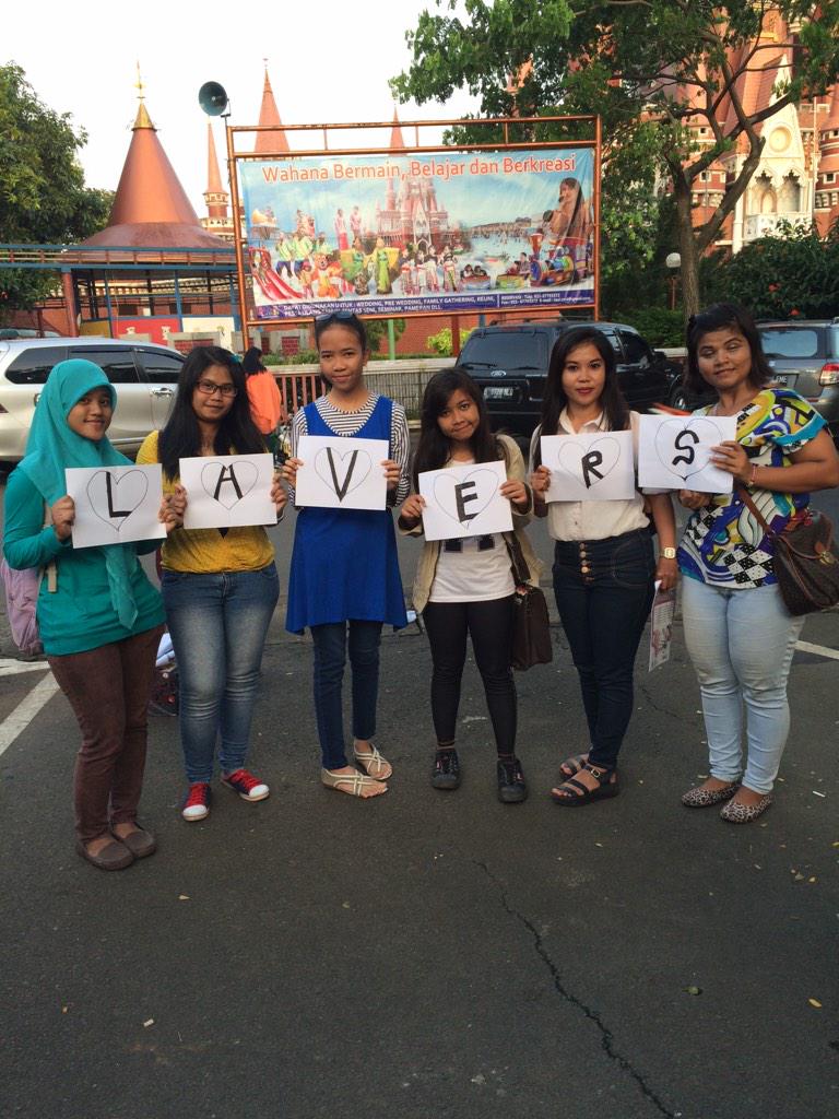 nissaicha15's tweet photo. Yeay lavers Live to night at tmii archipelago @lavanyabhardwa1 @LavanyaB_FC_INA @Lavers_Jakarta 😊 http://t.co/iORot7AP2W